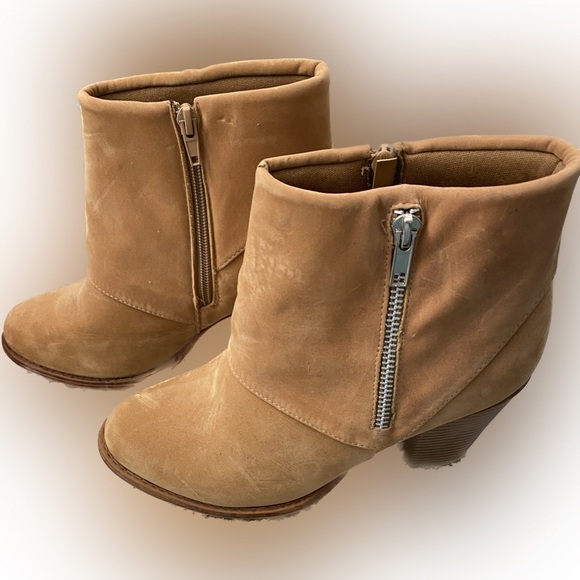 Pierre Dumas Shoes - EUC 3” Pierre Dumas Suede booties worn only a couple of times.